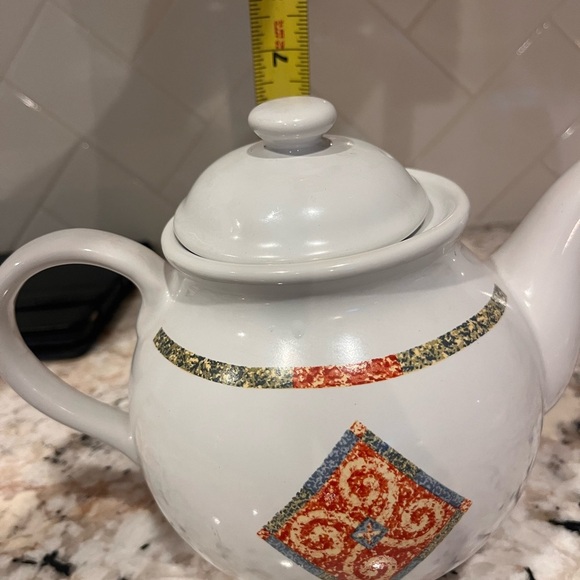 Corelle White Stoneware Teapot Sand Art Pattern. 6 cups - Picture 8 of 9